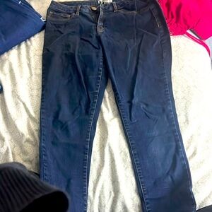 Refugee dark blue skinny jeans comfy fit